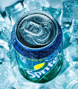 30093982-moscú-rusia-04-de-abril-2014-lata-de-coca-cola-refresco-sprite-en-hielo-fue-introducido-en-los